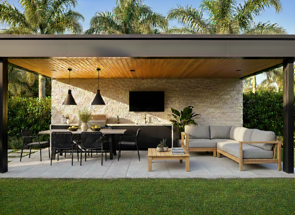 Terraza diseñada y construida a medida con muebles de exterior de madera, comedor y living outdoor integrados, proyecto Greenwoods en Chile