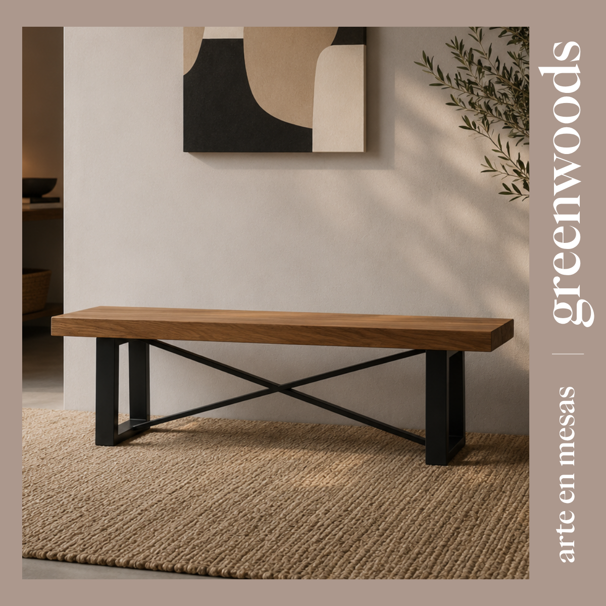 Banqueta de madera a medida modelo Cruz Greenwoods, con cubierta de madera natural y base de fierro negro, ideal para recibidor, comedor o pie de cama.