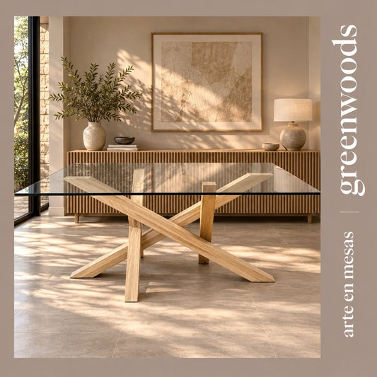 Mesa de comedor Da Vinci de vidrio y madera lenga con base cruzada, vista de frente en un comedor moderno | Greenwoods Chile