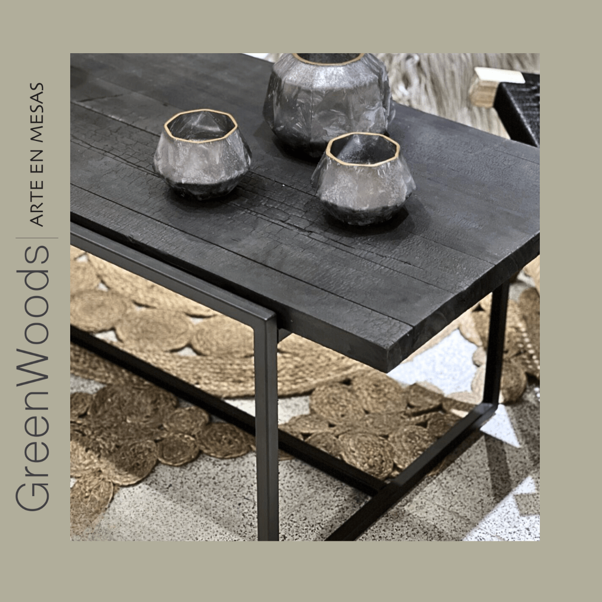 Mesa de centro Noir en madera carbonizada negra – vista lateral | Greenwoods