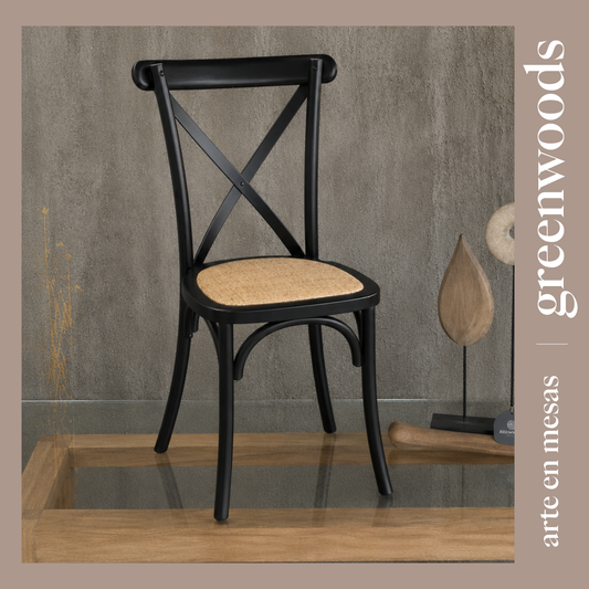 Silla Cruzeta de comedor en madera natural con respaldo en X y asiento de rattán tejido