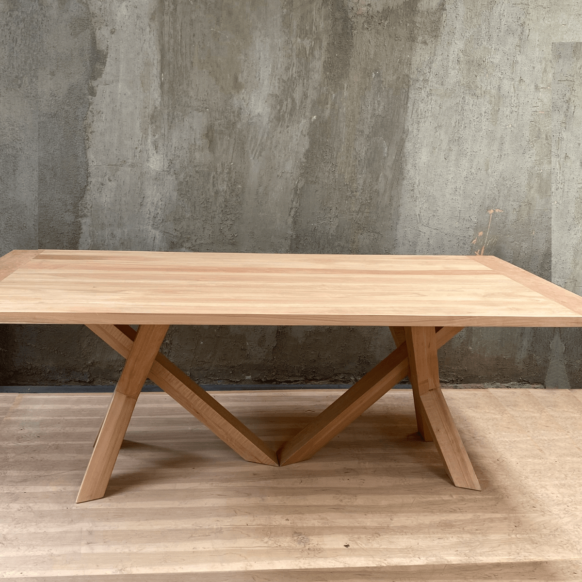 Mesa de comedor Tripode en madera lenga - mesa comedor | Greenwoods Chile