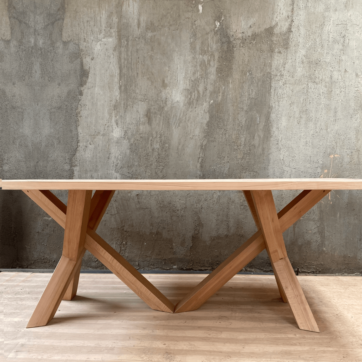 Mesa de comedor Tripode en madera lenga - mesa comedor | Greenwoods Chile