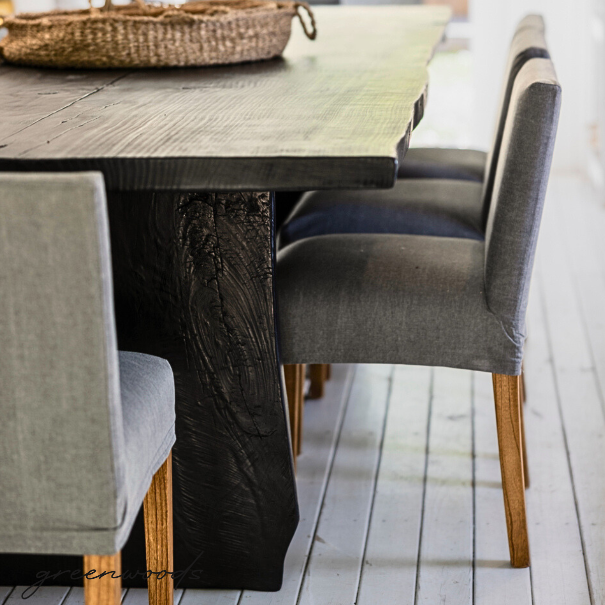 MESA DE COMEDOR  MADERA CARBONIZADA NEGRA FENIX