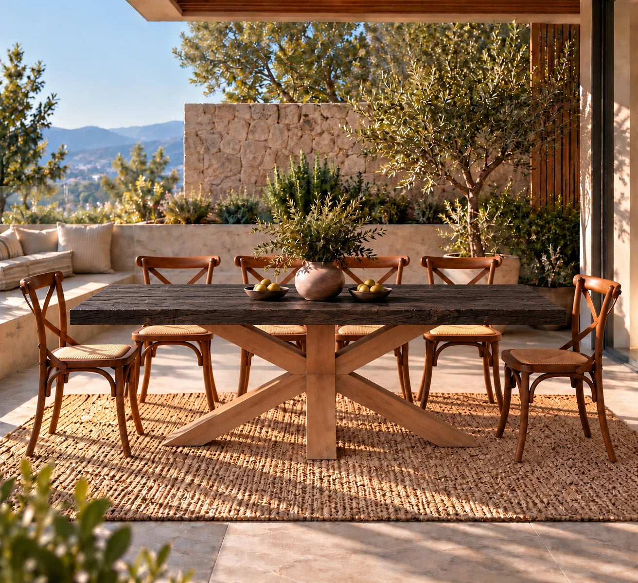 Comedor de terraza María con cubierta carbonizada, base de lenga y 10 sillas Cruzeta café