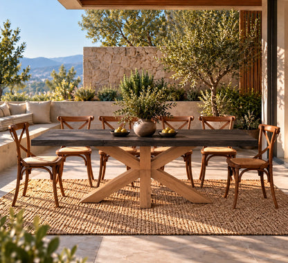 Comedor de terraza María con cubierta de madera carbonizada, base de lenga natural y sillas Cruzeta – imagen referencial