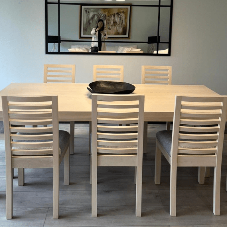 Mesa de comedor de madera lenga Sol.