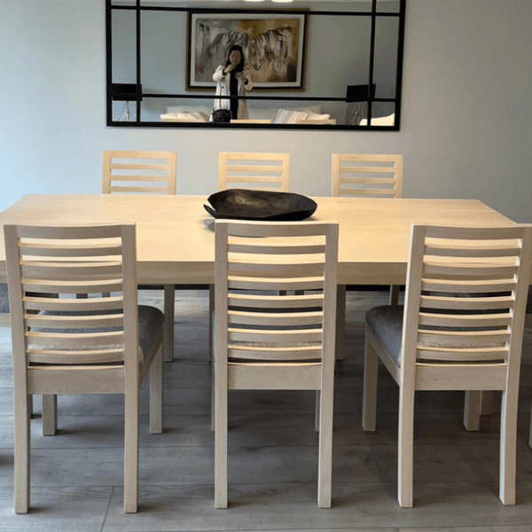 Mesa de comedor de madera lenga Sol.
