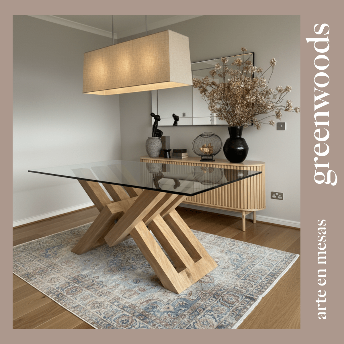 Mesa de comedor Cadena con base de madera lenga maciza y cubierta de vidrio  comedor moderno