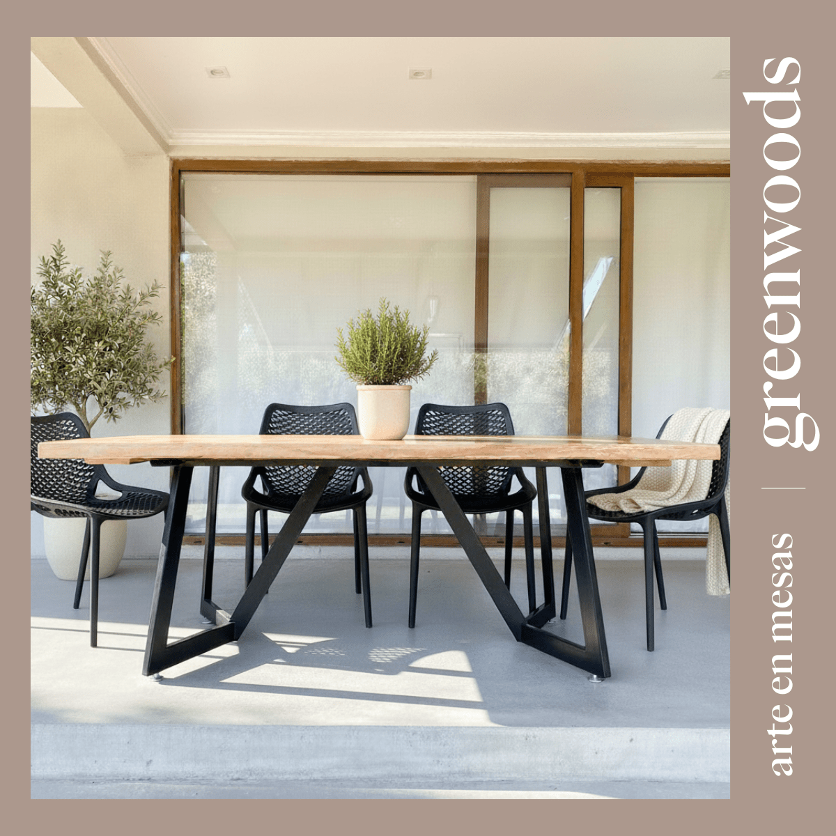 Mesa de comedor madera y fierro negro Siena terraza. - mesa comedor | Greenwoods Chile