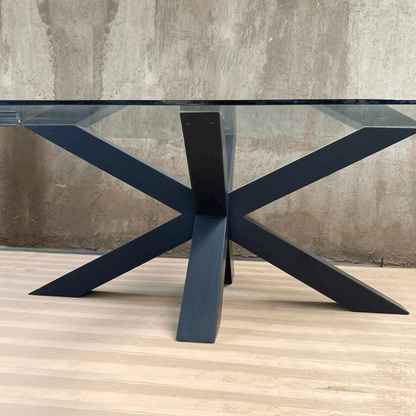 Mesa de comedor María, base en madera lenga negra y cubierta de vidrio | Greenwoods Chile