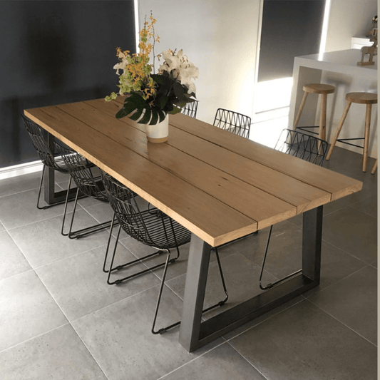 Mesa de comedor terraza en madera y base fierro Tabla. - | Greenwoods Chile