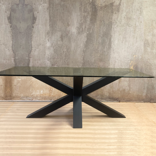 mesa de comedor a medida en madera lenga y vidrio greenwoods,Mesa de Comedor María – Vidrio y Madera Lenga Negra | Ideal para Comedor y Terraza"