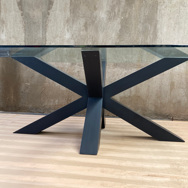 mesa de comedor a medida en madera lenga y vidrio greenwoods,Mesa de comedor de vidrio con base en madera lenga negra – Ideal para comedor y terraza