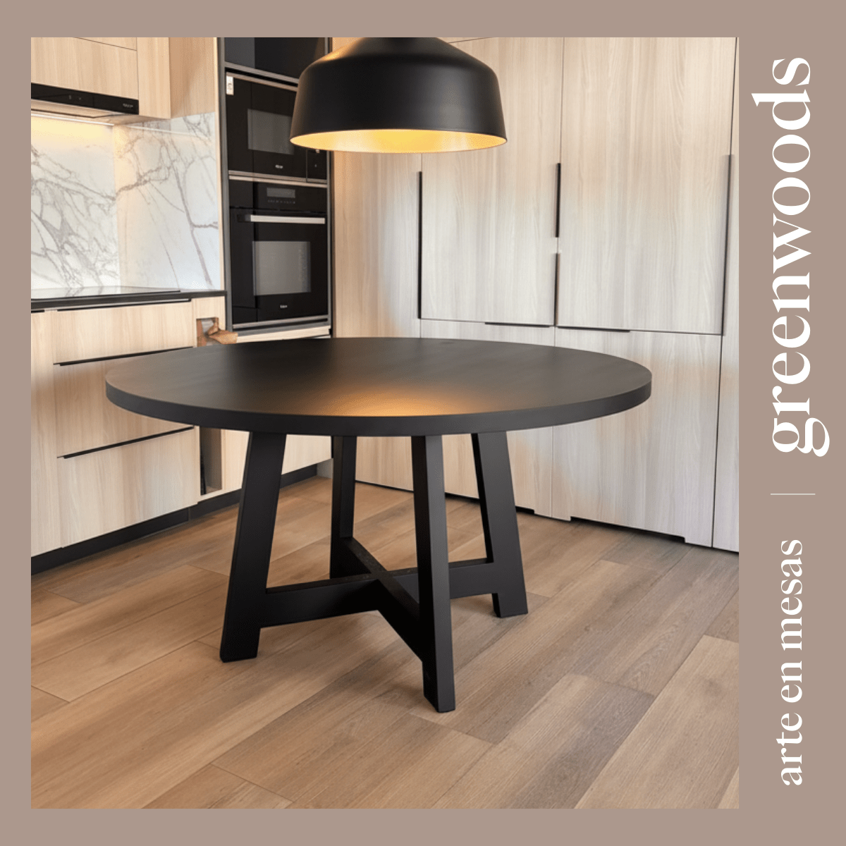 Mesa redonda en madera lenga Nicolas. - Mesas | Greenwoods Chile