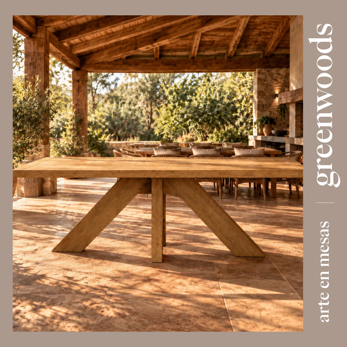 Mesa Francia en lenga maciza con patas inclinadas, para terraza techada – Greenwoods