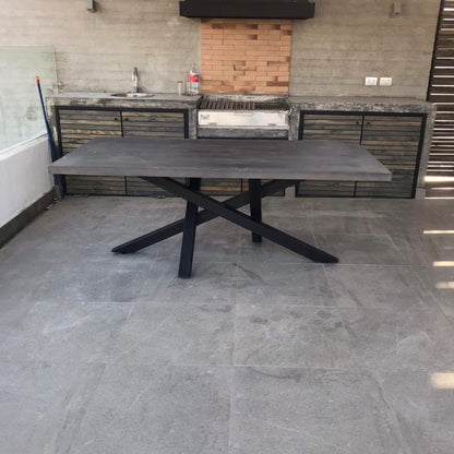 mesa comedor con base de fierro y cubierta de madera nativa lenga modelo Da Vinci greenwoods.cl