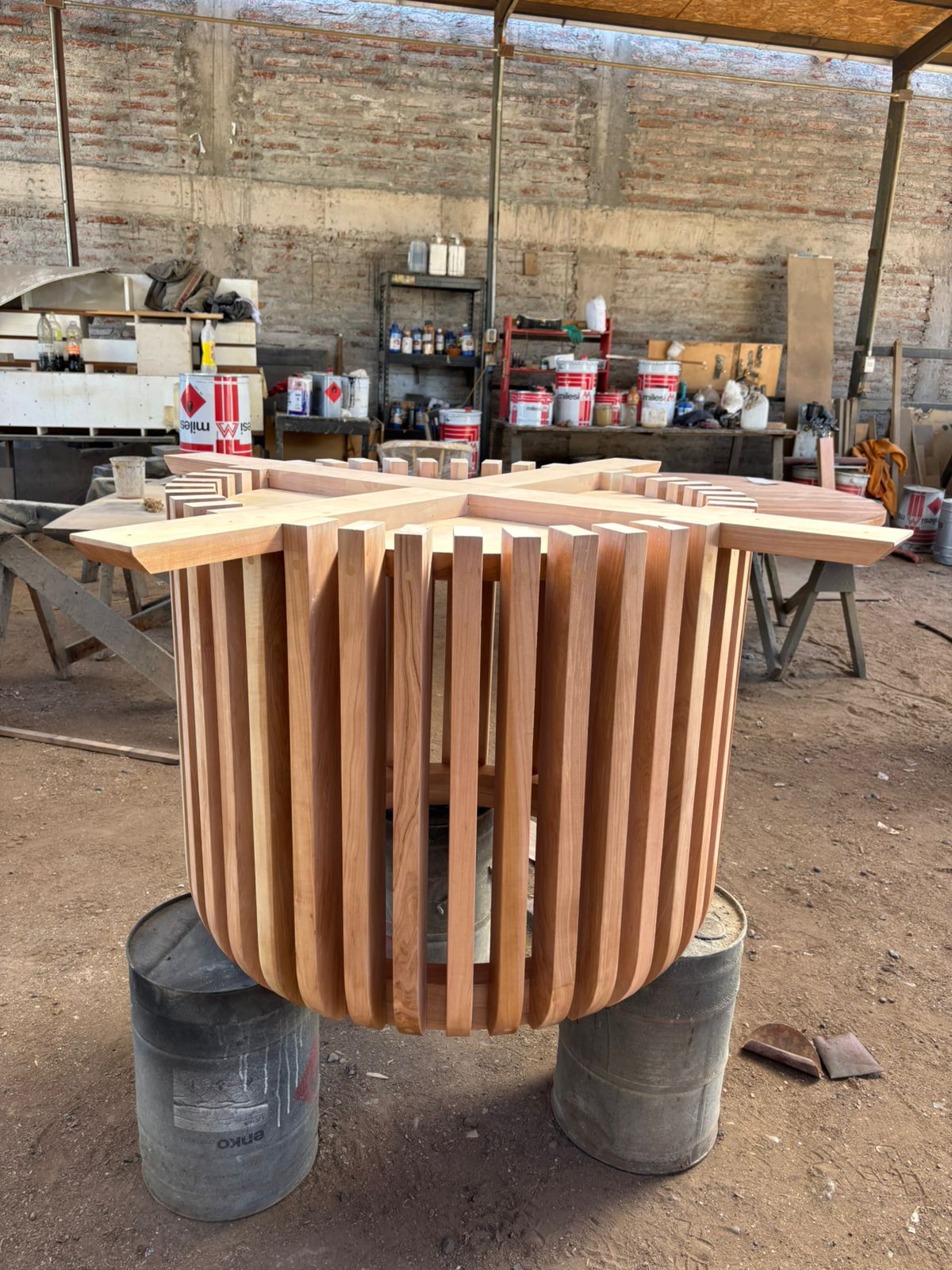 Mesa de Comedor Redonda Praga en Madera Lenga a Medida
