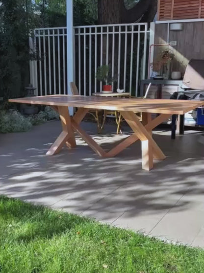 Mesa de comedor Tripode en madera lenga terraza