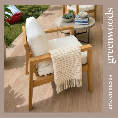 Sitial de terraza en madera lenga natural con cojines blancos Valencia, Greenwoods.