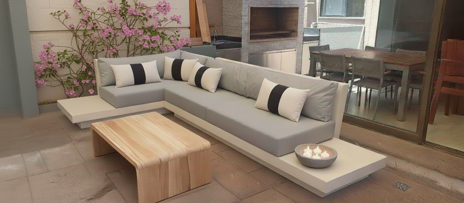 living de terraza con sofa seccional de madera lenga a medida y mesa de centro en espacio exterior moderno en Chile