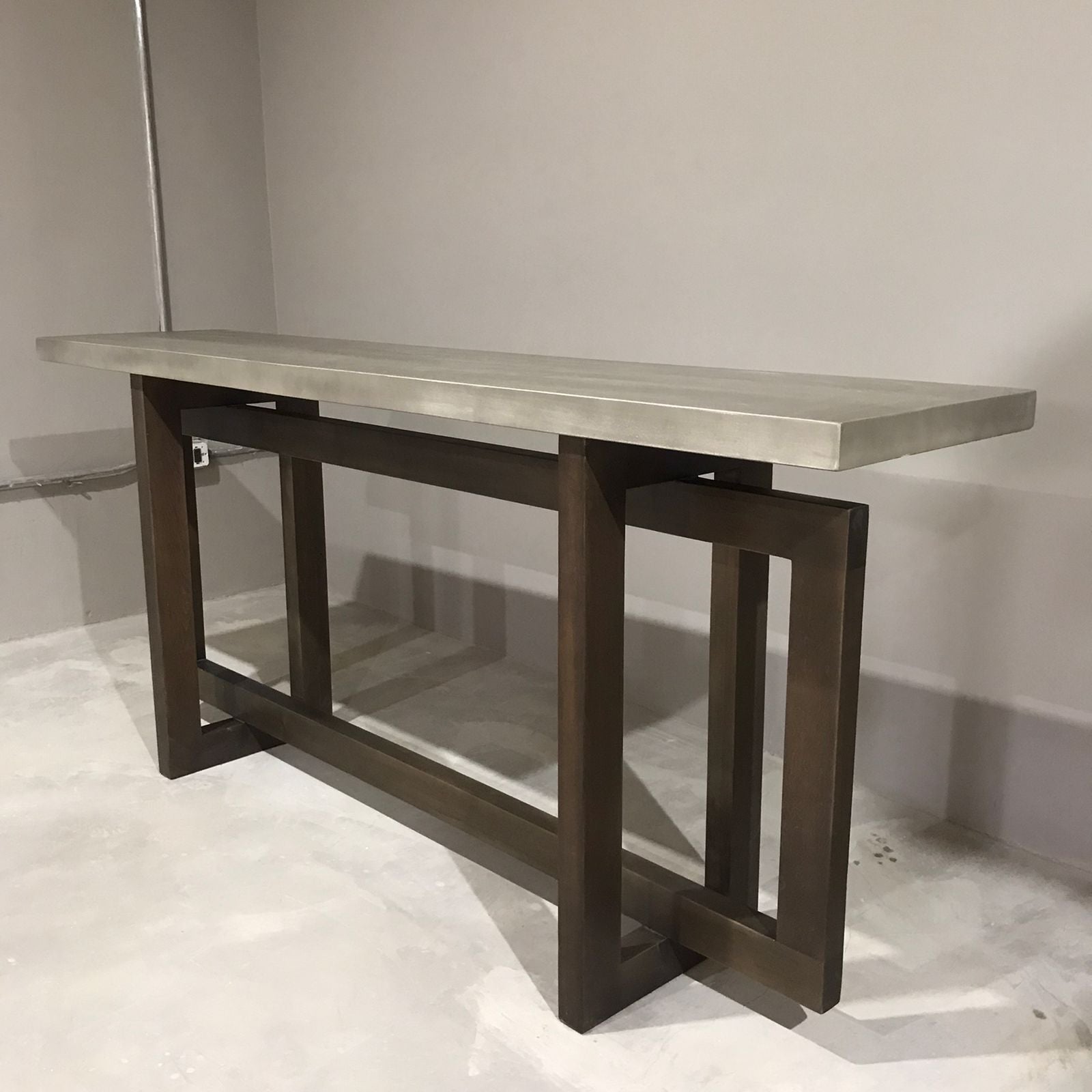 Arrimo Enlace diseño minimalista con base de fierro