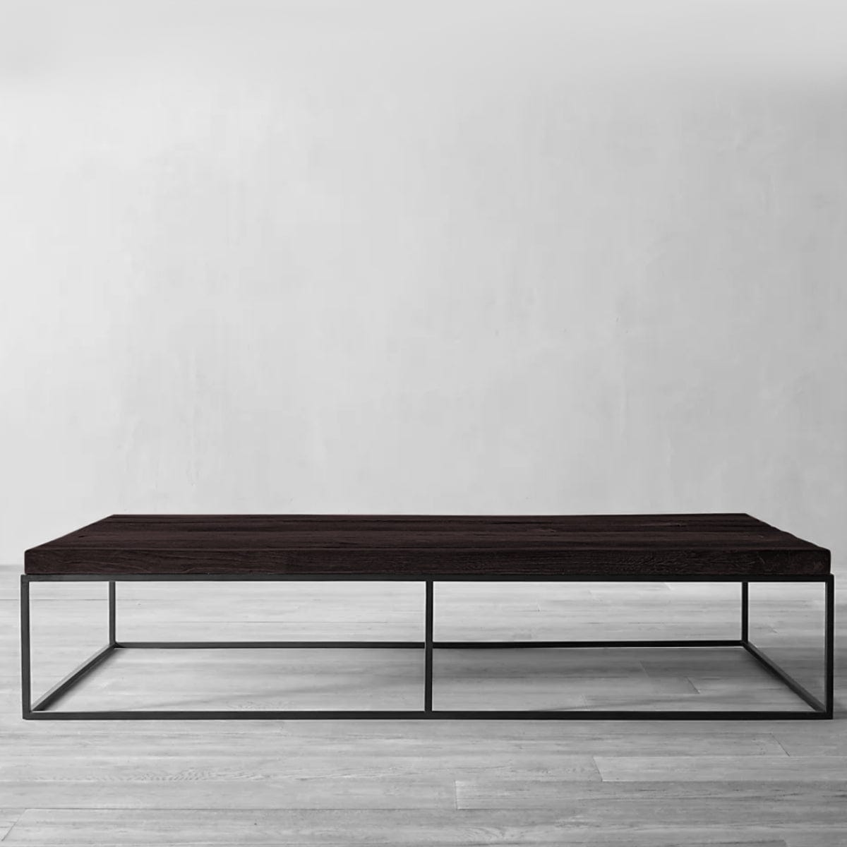 Mesa de centro Ruby con base metálica negra y cubierta en madera lenga | Greenwoods