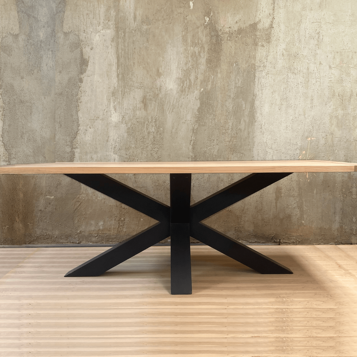 Mesa de comedor de madera lenga base negra María. - mesa comedor | Greenwoods Chile