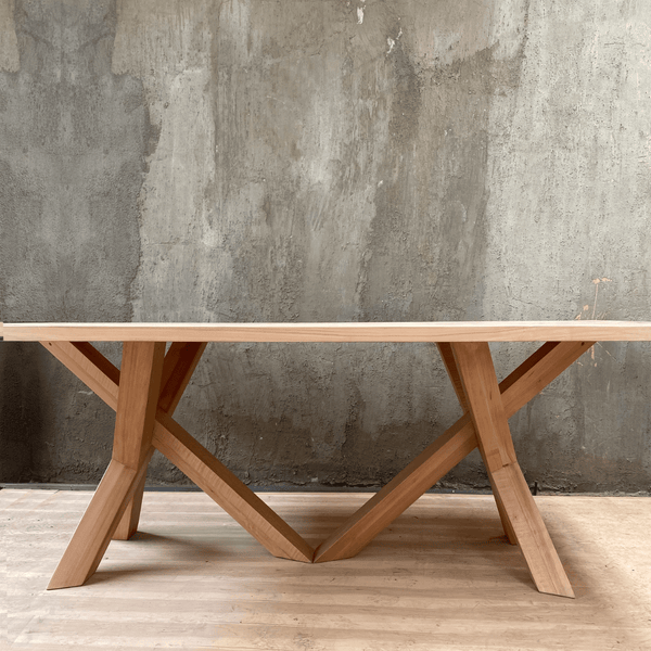 Mesa de comedor Tripode en madera lenga terraza